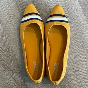 MIA 8.5 pointe flat worn twice! EUC